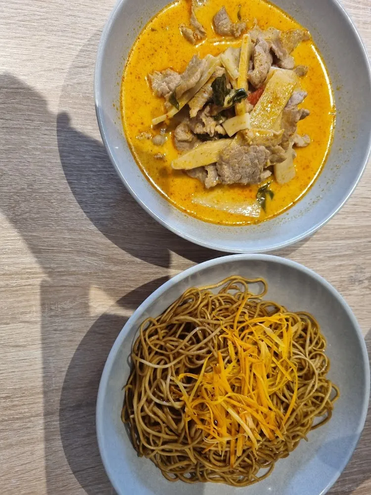 Poulet Curry Nouilles Sautées